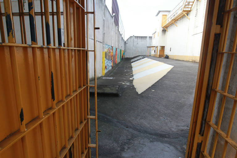 Portão de acesso para unidade da Fundação Casa na zona leste de São Paulo 