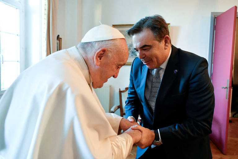 Papa Francisco encontra fiéis e líderes em visita à França; veja fotos de hoje