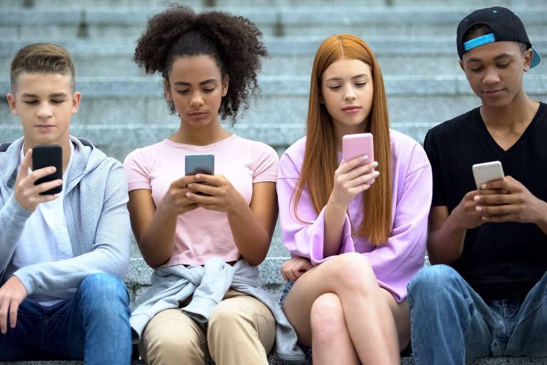 4 motivos que levam adolescentes a participar de desafios nas redes sociais