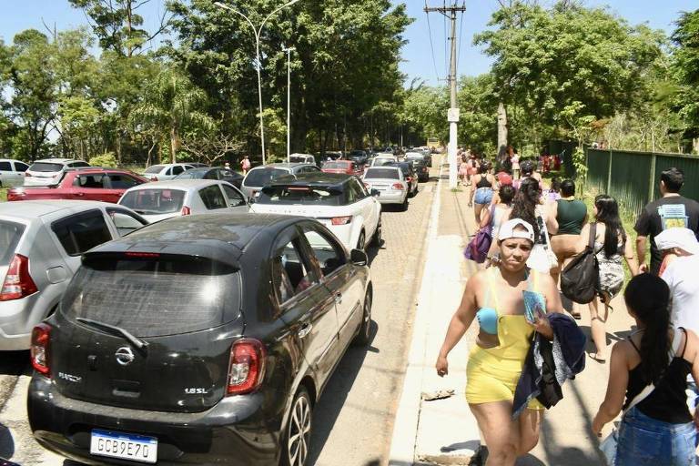 Movimentação de frequentadores em frente ao Sesc Belenzinho, na zona leste de SP