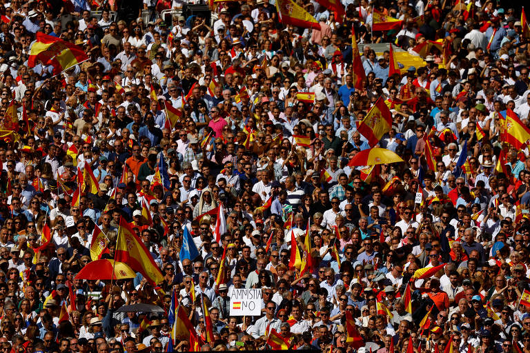 Milhares protestam na Espanha contra anistia para separatistas catalães