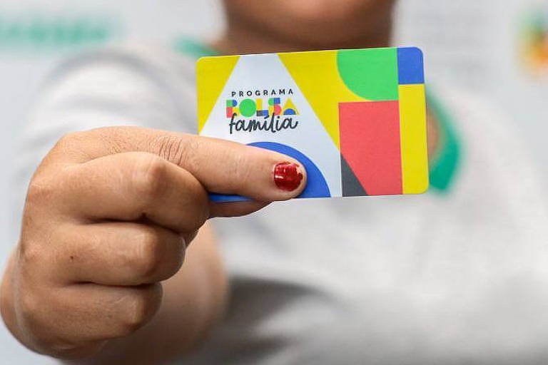 Bolsa Família seria mais eficaz com fim de benefício mínimo de R$ 600, diz Banco Mundial