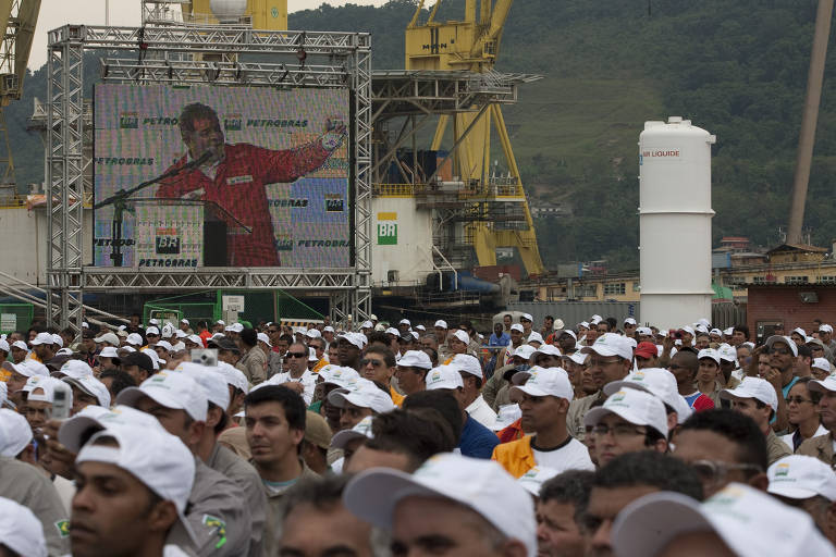 Em outubro de 2010, Lula foi ao estaleiro Brasfels, em Angra dos Reis (RJ) para cerimônia de inauguração do navio plataforma da Petrobras P-57.