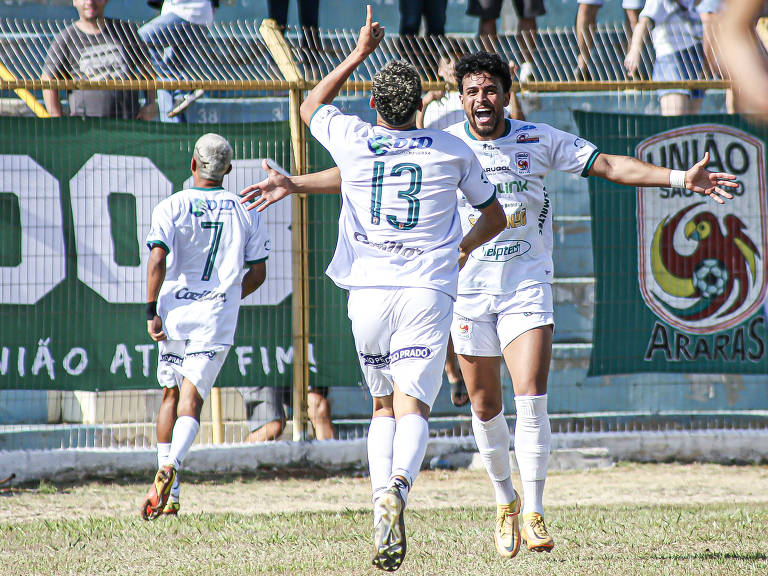 Diante do São-Carlense, equipe perdeu por 2 a 1, mas conquistou o acesso à A3