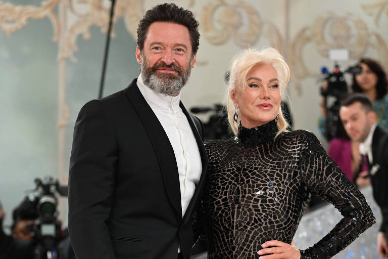 Hugh Jackman e Deborra-Lee Furness em traje de gala