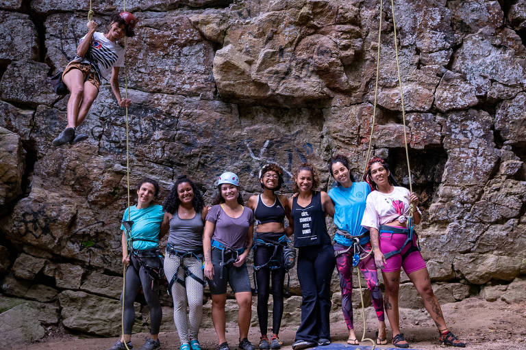 Meninas participam de curso de escalada no Rio de Janeiro
