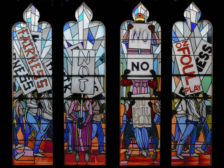  Vitrais com os dizeres 'fairness' (justiça) em substituição aos que homenageavam generais confederados na Catedral Nacional de Washington