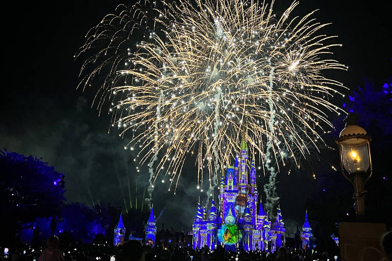 Show de fogos de artifício no Magic Kingdom, uma das atrações do final de ano na Disney