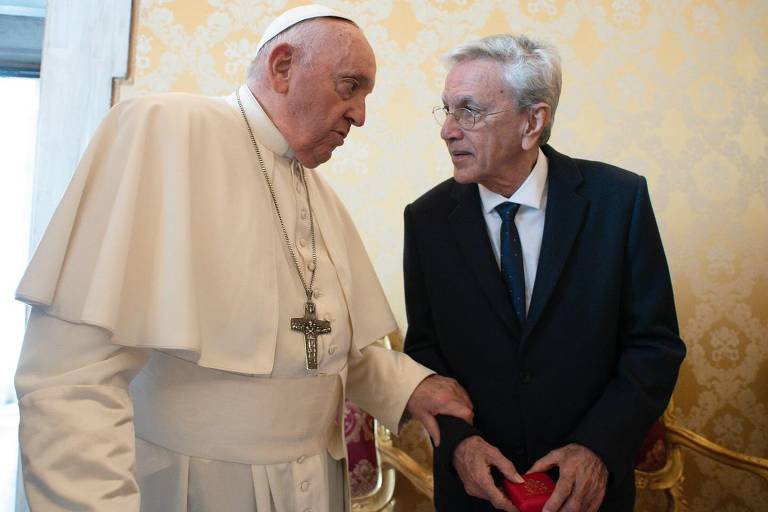 Papa Francisco recebeu o cantor Caetano Veloso, no Vaticano. O cantor estava acompanhado da esposa, Paula Lavigne