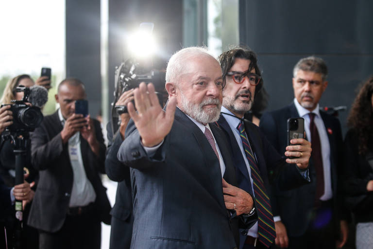 Lula ao chegar para posse de Luís Roberto Barroso na presidência do STF