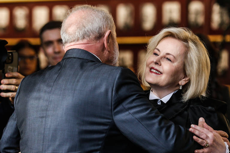 Lula cumprimenta Rosa Weber em cerimônia no STF