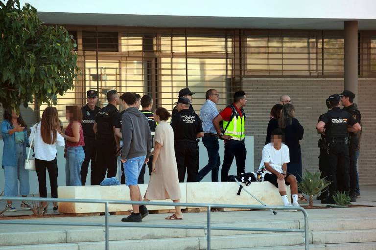 Estudante de 14 anos esfaqueia 5 pessoas em escola no sul da Espanha