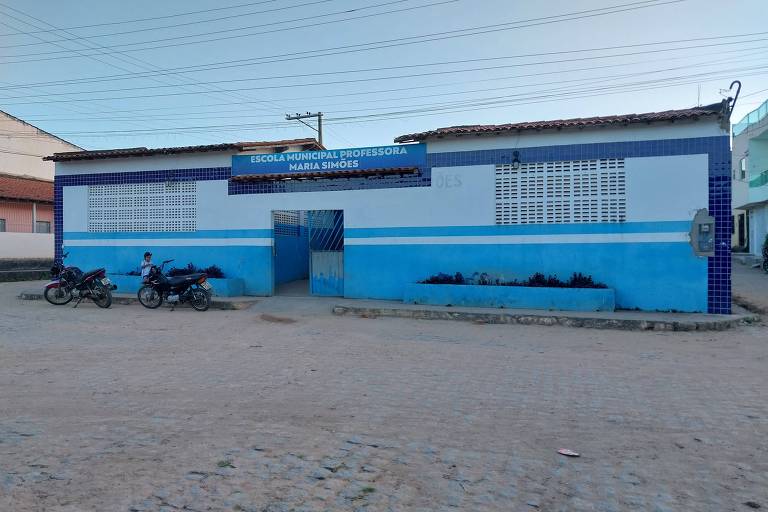 Fachada da Escola Municipal Professora Maria Simões, em Novo Triunfo (BA)