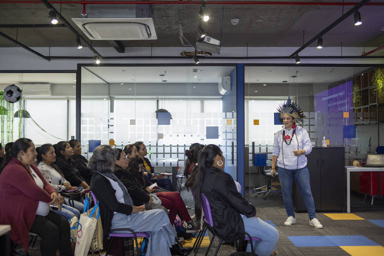 Por meio do Instituto Rede Mulher Empreendedora, as interessadas podem receber cursos de capacitação e apoio socioemocional para abrir novos negócios