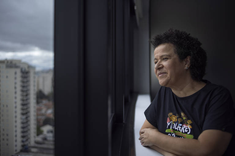 Aos quatro anos, Ana Fontes saiu com os pais e os irmãos de Alagoas rumo a São Paulo em busca de melhores condições de vida. À Folha, ela conta um de seus maiores orgulhos: ter conquistado melhores condições de vida às filhas, à mãe e à avó