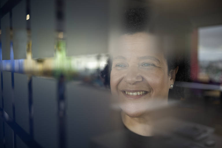 Criadora de programas de oferta de capital para negócios liderados por mulheres, Ana Fontes também já recebeu auxílio similar no passado, quando uma vizinha emprestou dinheiro para efetivar a matrícula no início da faculdade de Publicidade