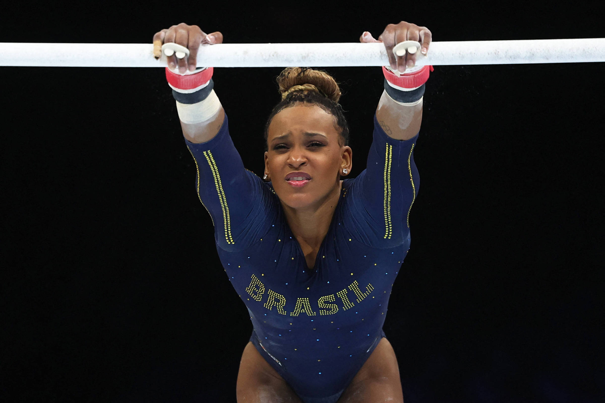 Rebeca Andrade supera Simone Biles e conquista o ouro no salto no Mundial  de Ginástica Artística - Jogada - Diário do Nordeste