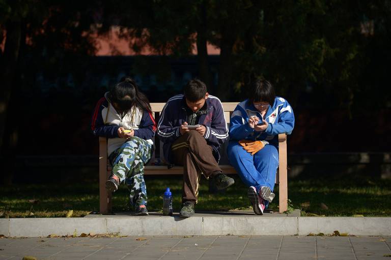 Jovens na China tentam lidar com ideia de que ser 'apenas bom' não basta