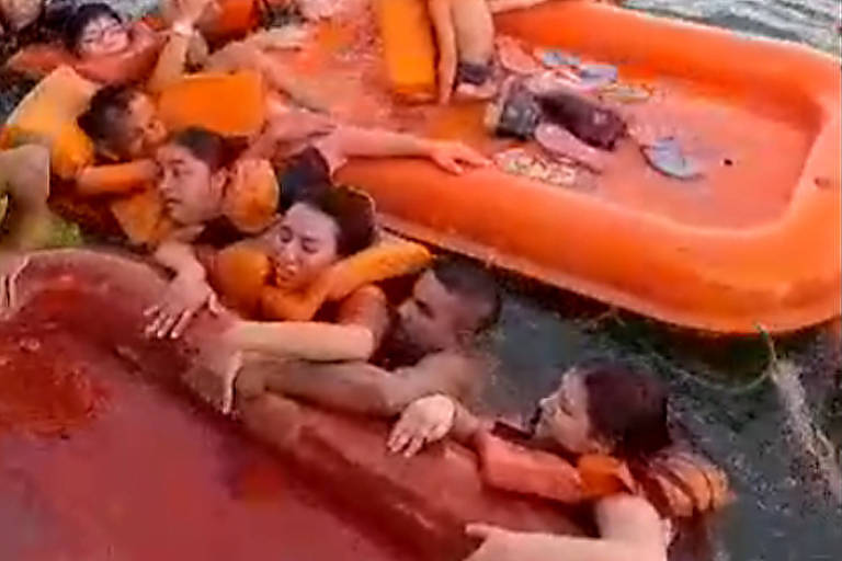 Barco naufraga com mais de 30 alunos de universidade do Pará e todos sobrevivem