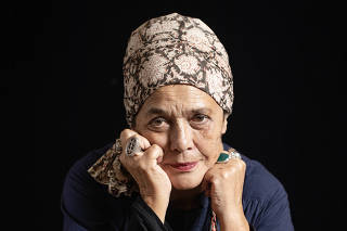 Retrato da escritora francesa Sra Francoise Verges -em hotel de Pinheiros (SP)- que lanca livro no Brasil onde escreve sobre a necessidade de desconolizar os museus
