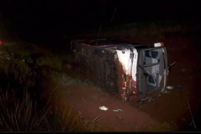 Nove pessoas morrem em acidente com ônibus de excursão religiosa em SP