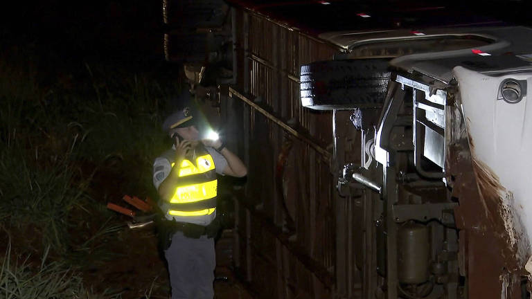 Sobe para 9 número de mortes em acidente com ônibus de fiéis em