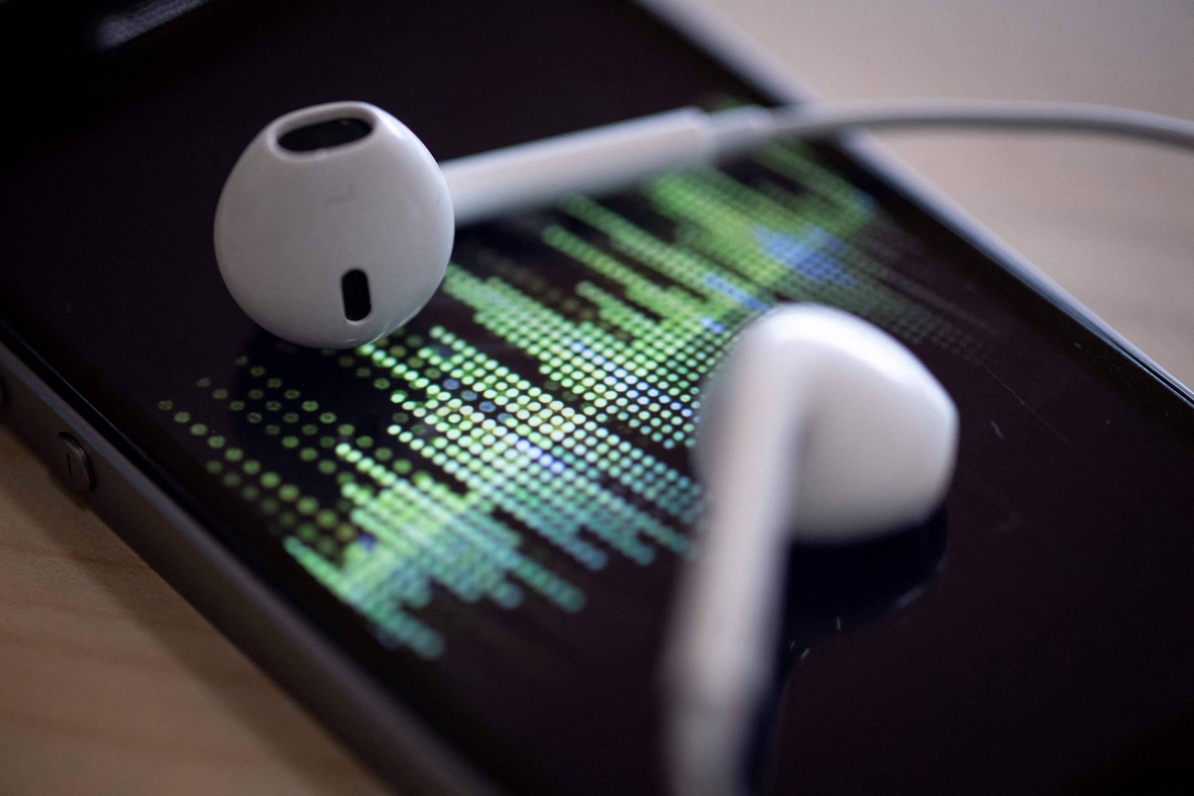 Auriculares sem fios da Apple podem fazer mal à saúde - Tecnologia -  Correio da Manhã