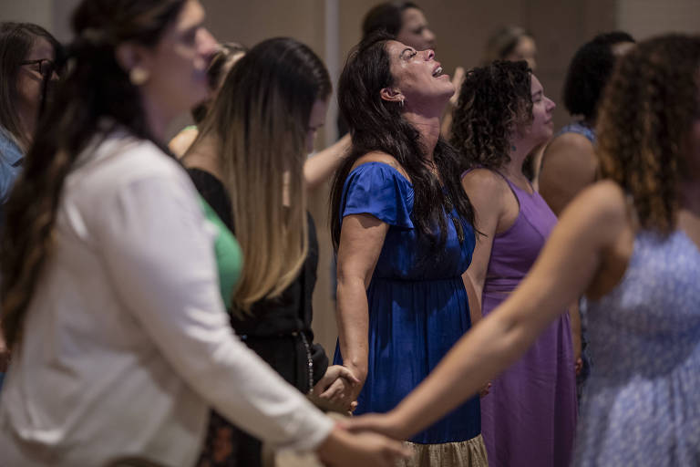 Mulheres participam do evento evangélico 'Quero Casar' em um hotel no Leblon, zona sul do Rio de Janeiro