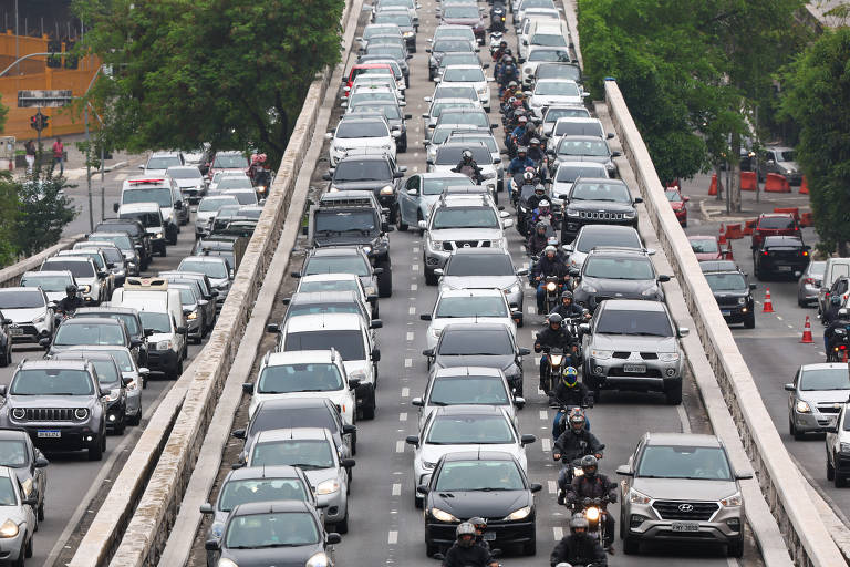 São Paulo registra 630 km de lentidão no trânsito em dia de greve