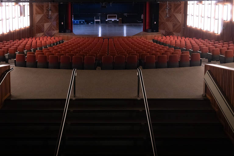 Interior do teatro do Sesc 14 Bis, com capacidade para 513 pessoas