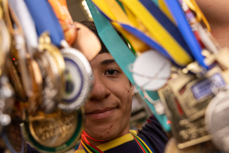 Jovem autista de SP conquista 76 medalhas em olimpíadas científicas