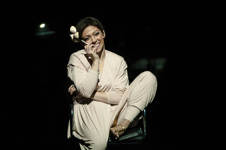 Laila Garin em cena da peça 'Elis, o Musical'