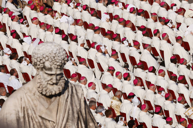 Cardeais chegam para abertura do Sínodo no Vaticano; veja fotos de hoje