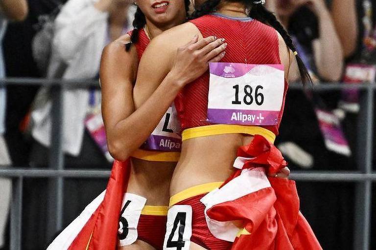 Por que China censurou imagem de atletas abraçadas em Jogos Asiáticos
