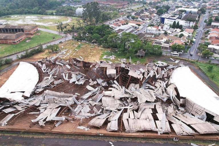 Chuva provoca estragos e deixa bebê ferido em Santa Catarina; Paraná registra tornado