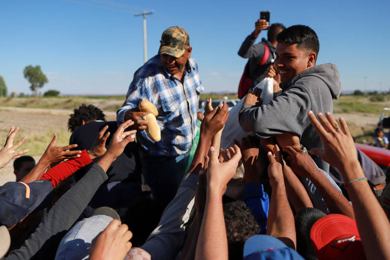 Migrantes trocam sonho de viver nos EUA por vida no México - 26/11/2023 -  Mundo - Folha