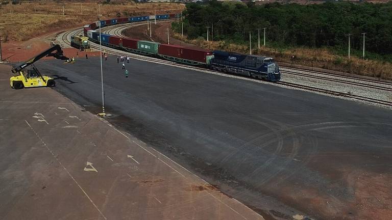 Chegada do primeiro trem de contêineres pela ferrovia Norte-Sul no porto seco de Anápolis (GO), após viagem de três dias