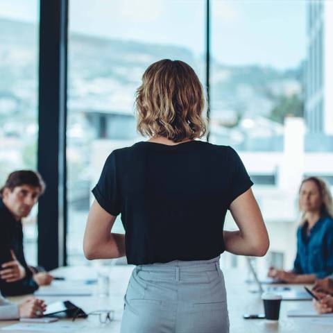 Female business leader conducting a meeting
( Foto: Jacob Lund / adobe stock ) ORG XMIT: pwoo8t
