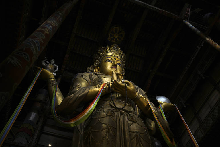 Avalokiteşvara, estátua interna mais alta do mundo com 26,5 metros de altura no mosteiro Gandantegchinlen 
