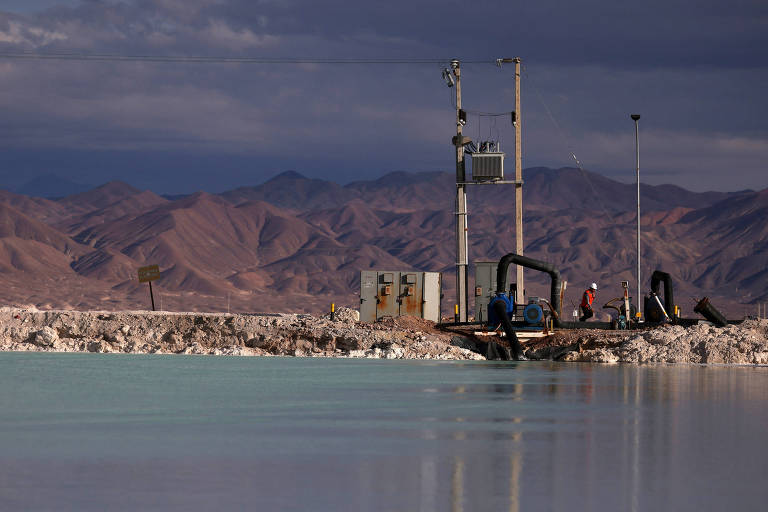 Polo industrial em Antofagasta, no Chile, tem mina de lítio