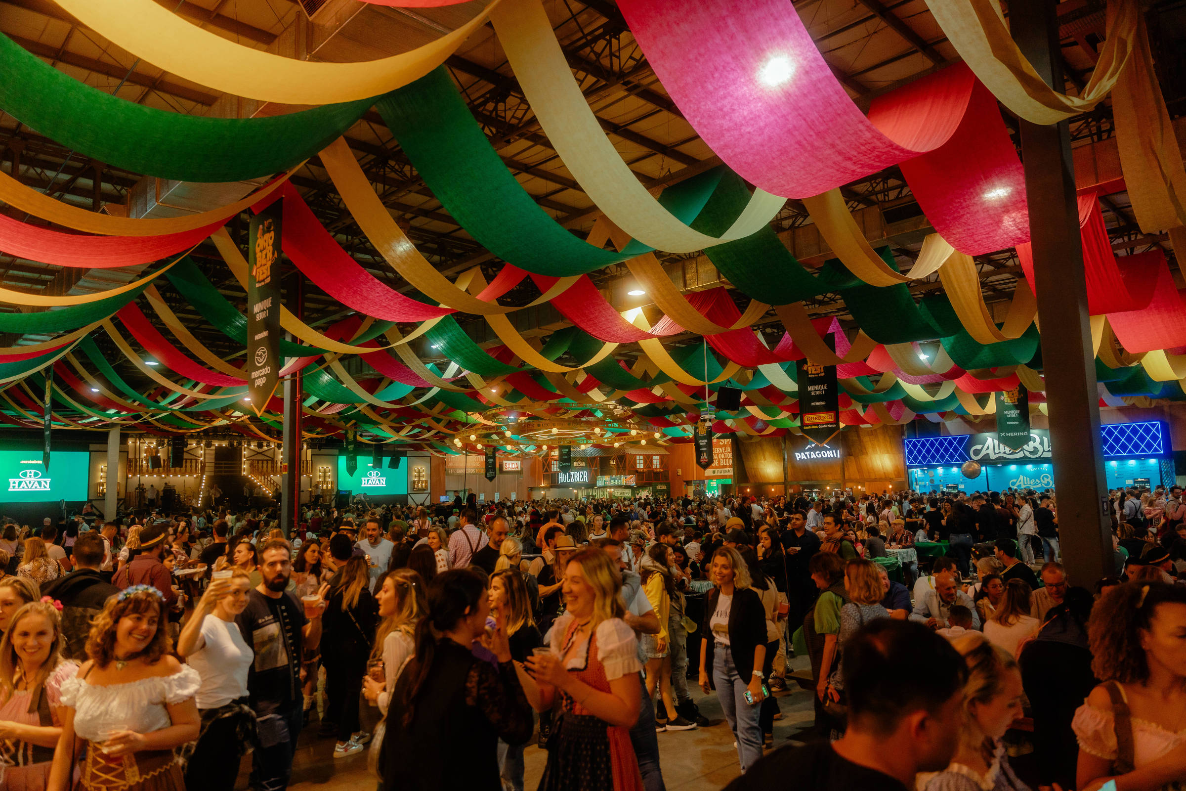 Oktoberfest quer vetar funk, pagode e sertanejo para reforçar raízes alemãs