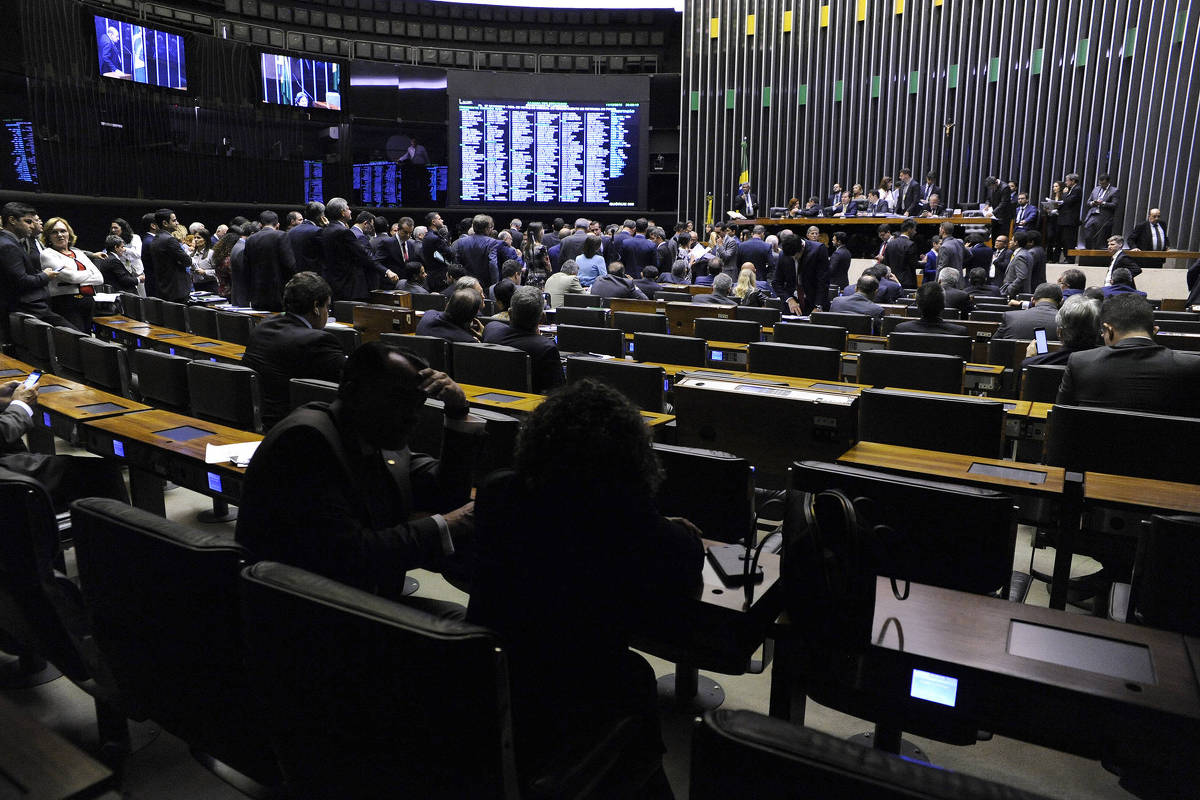 Câmara homenageará 4 mulheres e 31 homens com medalha Mérito Legislativo