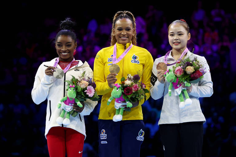 Rebeca Andrade desbanca Simone Biles e leva ouro no salto no Mundial