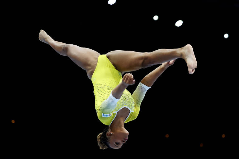 Rebeca Andrade é bronze no trave no Mundial de Ginástica