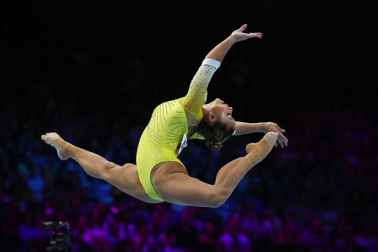 Mundial de ginástica: Rebeca Andrade se garante em quatro finais e Flavia  Saraiva em duas, Esporte