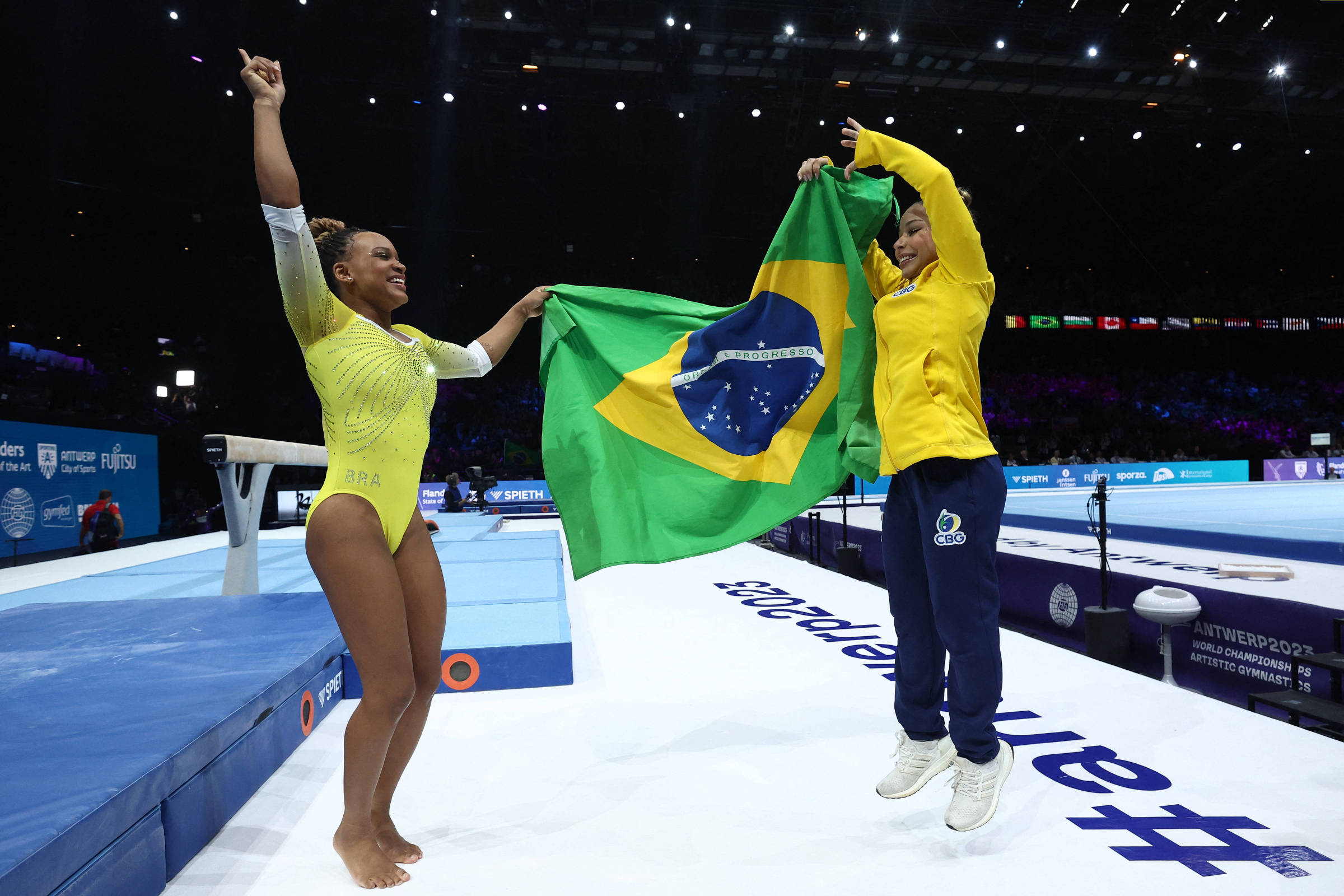 Rebeca Andrade and Flávia Saraiva take silver and bronze in World Cup – 10/08/2023 – Sport