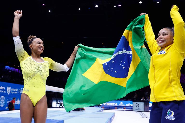 Rebeca Andrade e Flavia Saraiva comemoram prata e bronze na final do Mundial 