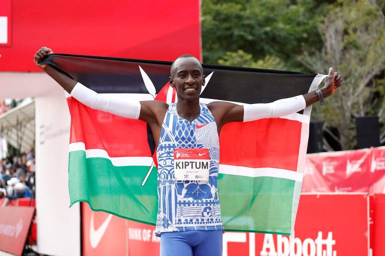 Queniano Kelvin Kiptum quebra recorde da maratona em Chicago