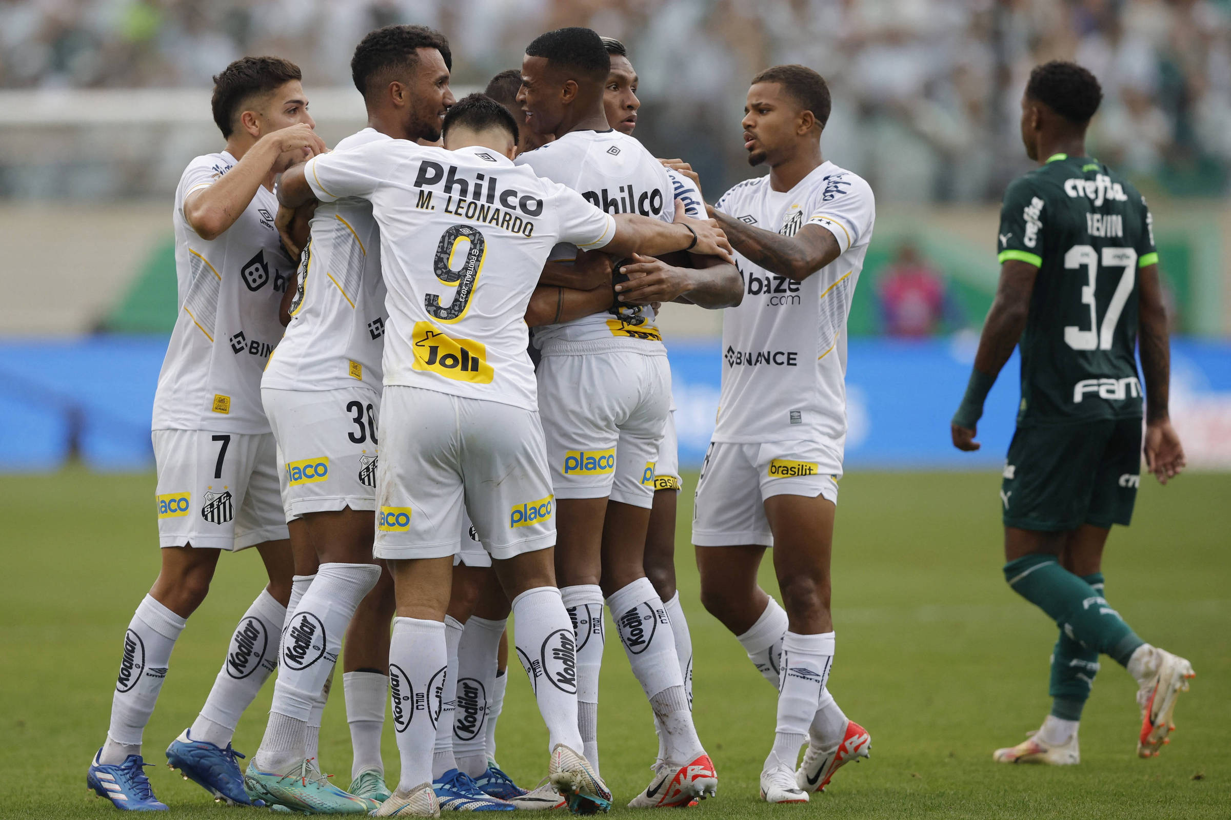 Empate sem gols marca clássico entre Palmeiras e Santos no