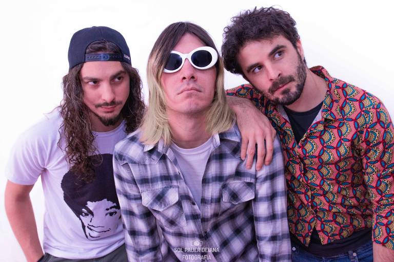 Esteban Molina, Ezequiel Díaz e Cristian Montero, da banda Seattle Supersonics, que faz tributo ao Nirvana com a Orquestra Sinfônica Villa-Lobos